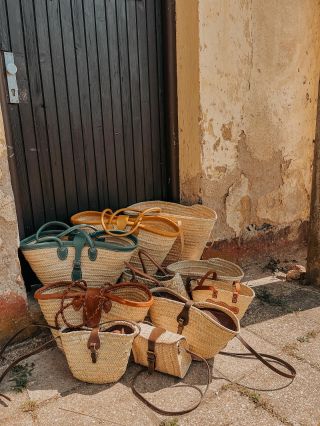 Kombinace, která voní létem Na e-shopu už najdeš naši kolekci ručně pletených mallorských košů – každý z nich je originál,...